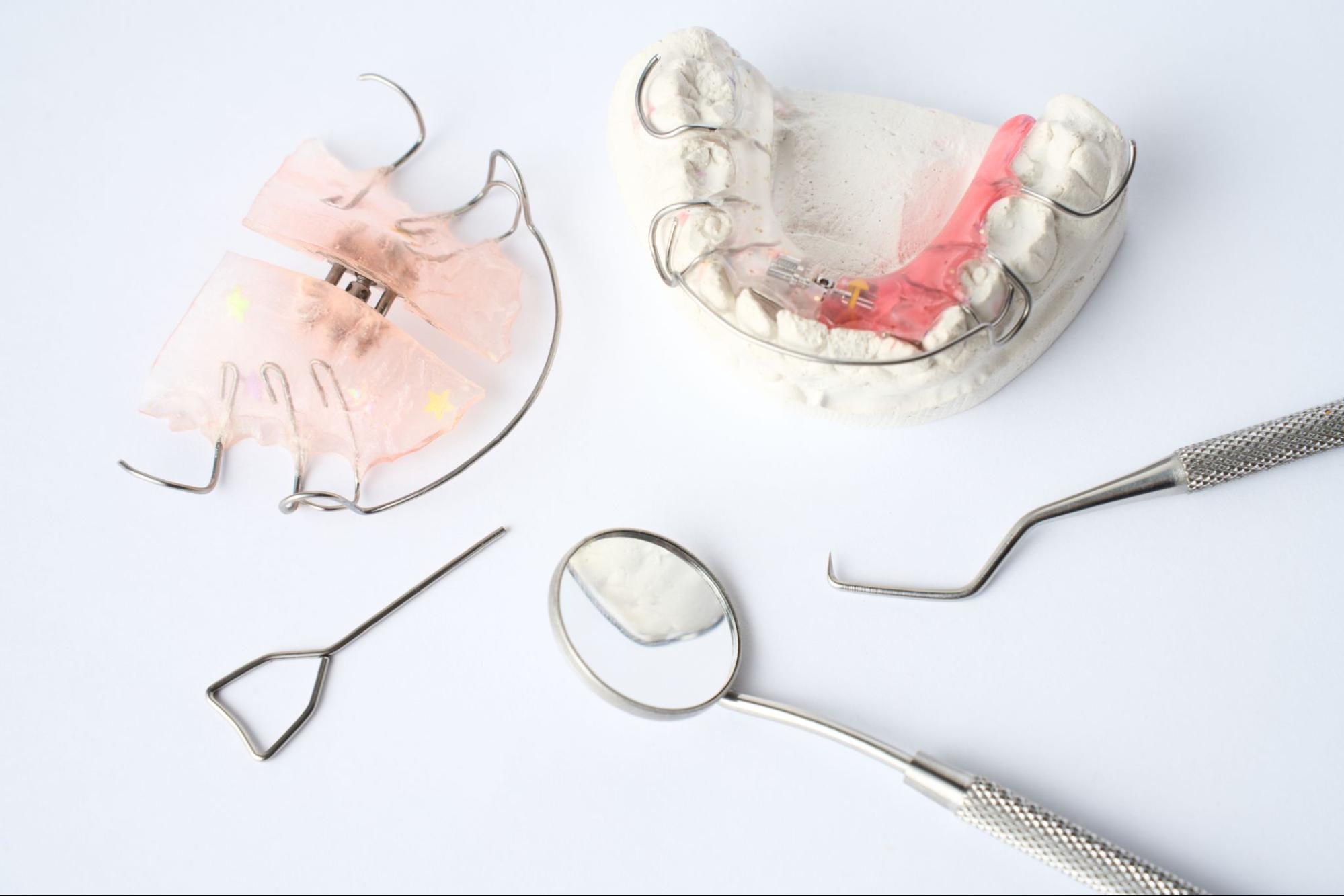 小児矯正で使うヘッドギアはもう古い？