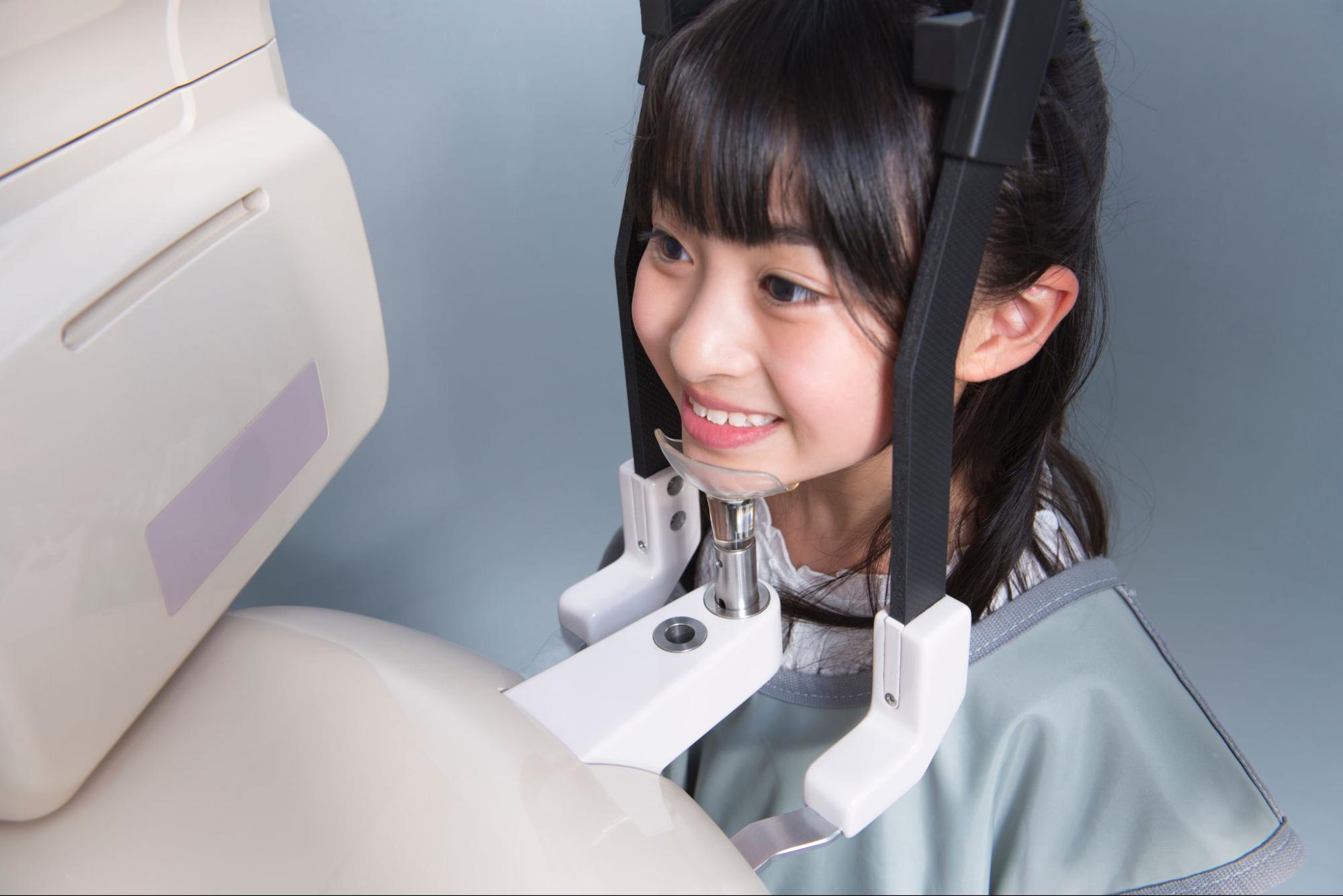 小児矯正で使うヘッドギアはもう古い？効果や使い方、使用期間を解説