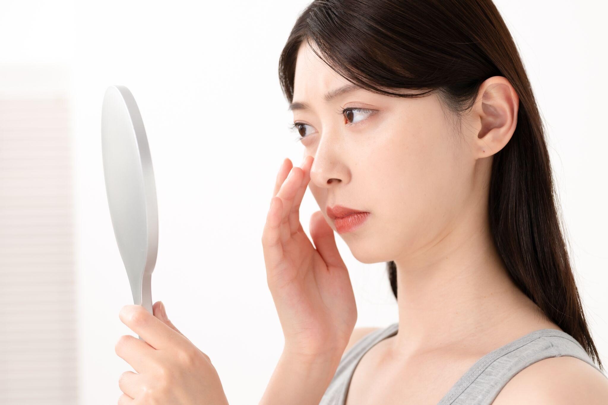 鼻中隔湾曲症で顔の見た目は変わる？原因と治療法を解説