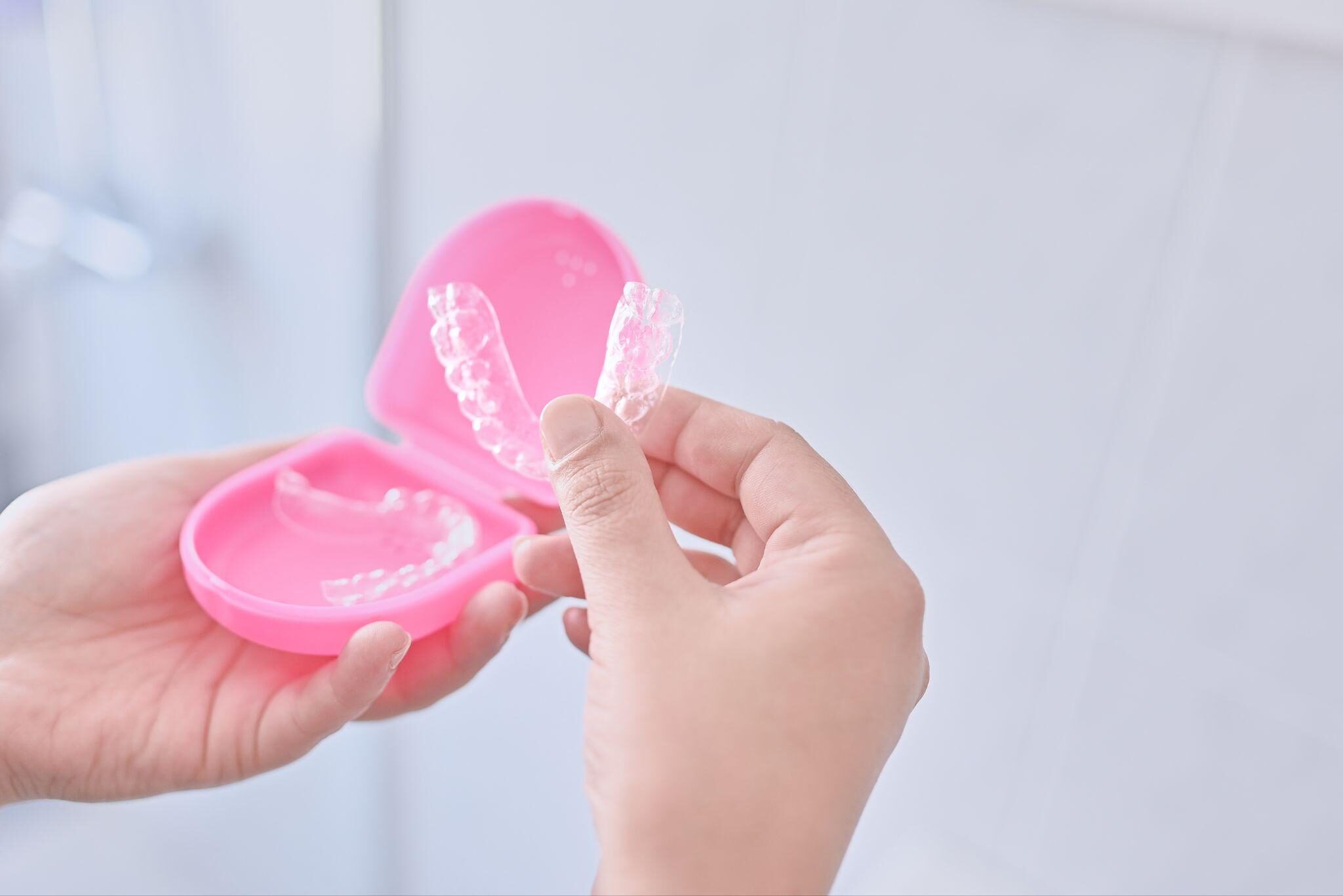 奥歯が浮いたときにご自身でできる対処法